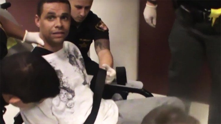 EE.UU.: Policías torturan a un afroamericano en una silla de inmovilización (FUERTE VIDEO) 