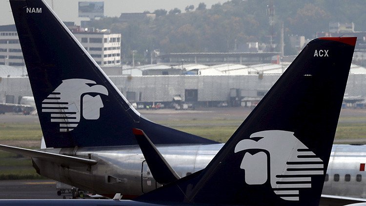 Dos aviones rozan sus alas en el aeropuerto de México