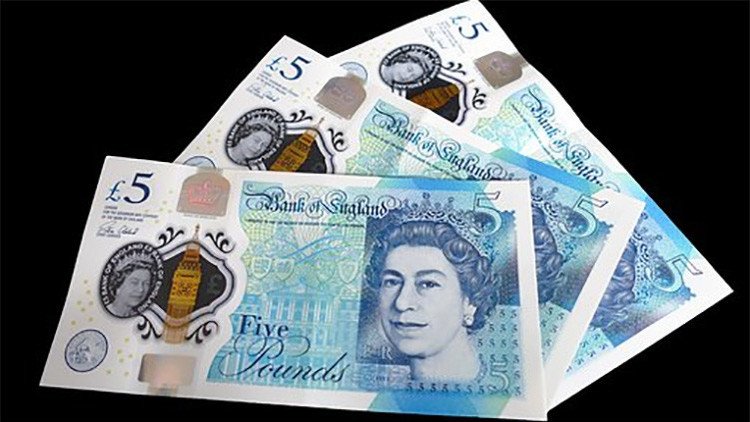 ¿Estará el tesoro en algún bolsillo? El Reino Unido, a la caza del billete de las 50.000 libras