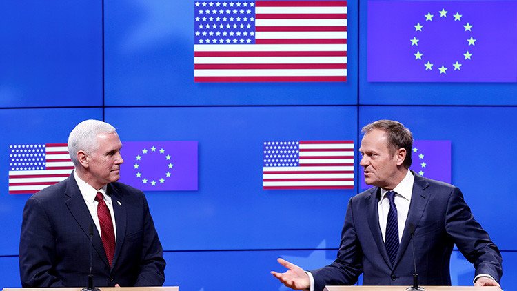 Bruselas: Proyectan una bandera de EE.UU. con errores durante una recepción al vicepresidente Pence