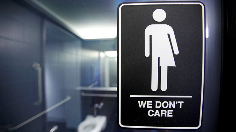 Trump revoca la ley de baños transgénero de Obama para escuelas públicas