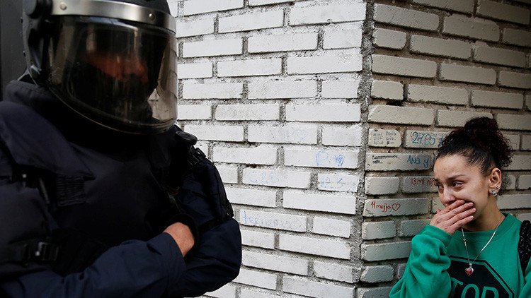 "Cuando nadie os vea, patada en la boca": Incitación a la brutalidad policial en España