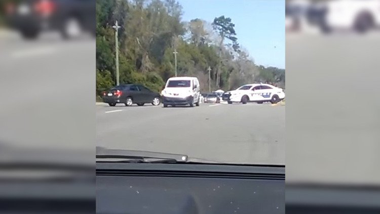 Un conductor 'trolea' sin reparos a la Policía en EE.UU.