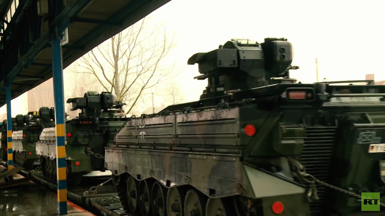 Decenas de carros de combate alemanes llegan a Lituania como parte del despliegue de la OTAN