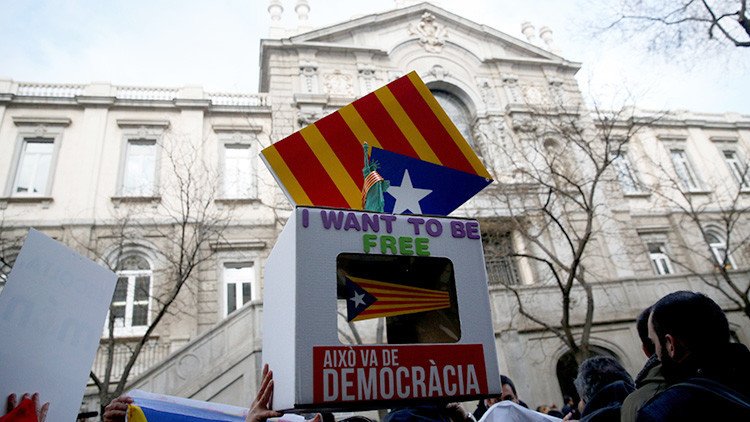 España: el Tribunal Supremo juzga la consulta independentista catalana (VIDEO)
