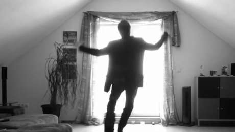 Los pasos de este bailarín te dejarán con la boca abierta