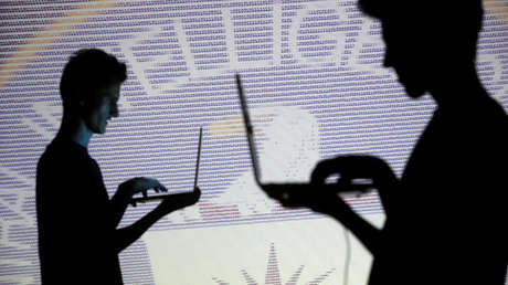 Informe: agentes de Inteligencia ocultan información sensible a Trump
