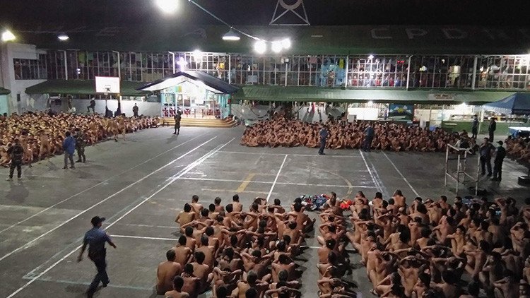 Filipinas: Indignación por las imágenes de cientos de reos desnudos (FOTOS)