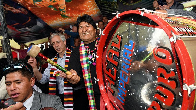 Evo Morales agradece a la banda mexicana Maná su respaldo al reclamo marítimo de Bolivia