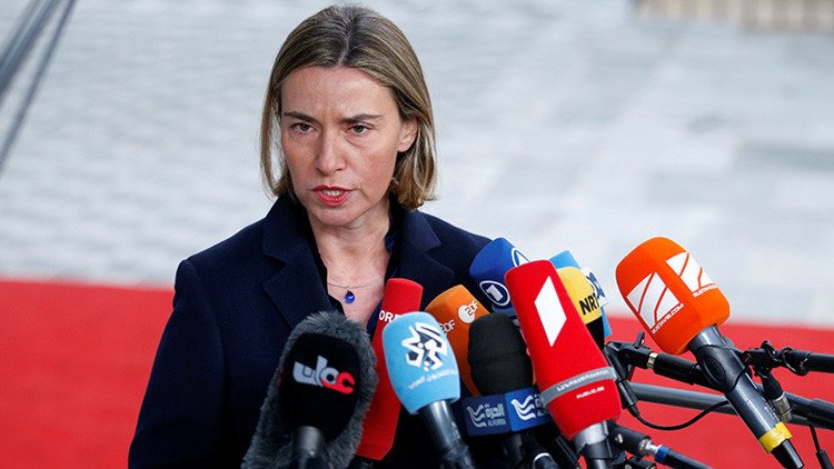 "¡Serbia y Rusia no necesitan a la UE!": Mogherini visita Belgrado entre gritos de rechazo (VIDEO)