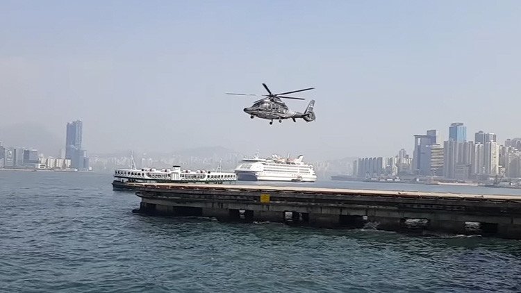 ¿Ilusión o realidad? Helicóptero que vuela 'sin mover' sus aspas, confunde a los internautas (VIDEO)