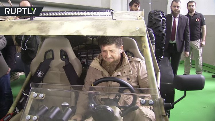 Kadýrov pone a prueba un nuevo y moderno 'buggy' de combate de fabricación chechena (VIDEO)