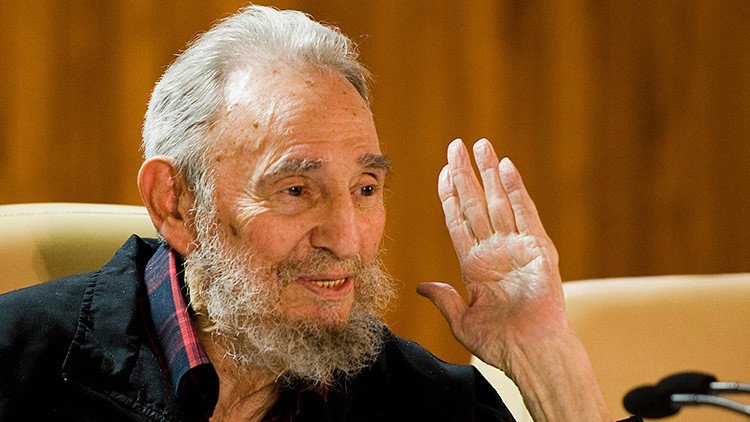 "Todo es allí al servicio del pueblo": Habla el médico argentino formado en Cuba que conoció a Fidel