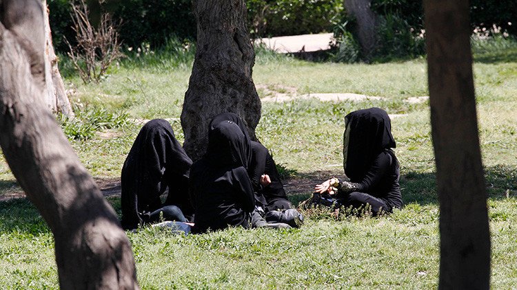 La yihadista que cobra 42 dólares al mes por azotar a "mujeres inmodestas" con cuerdas y palos