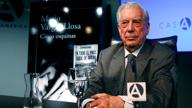 Vargas Llosa compara las "amenazas" de Podemos con ETA y Twitter explota