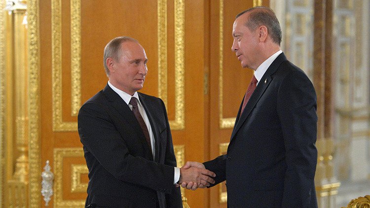 Putin: "Rusia y Turquía cooperan activamente para resolver las crisis mundiales"