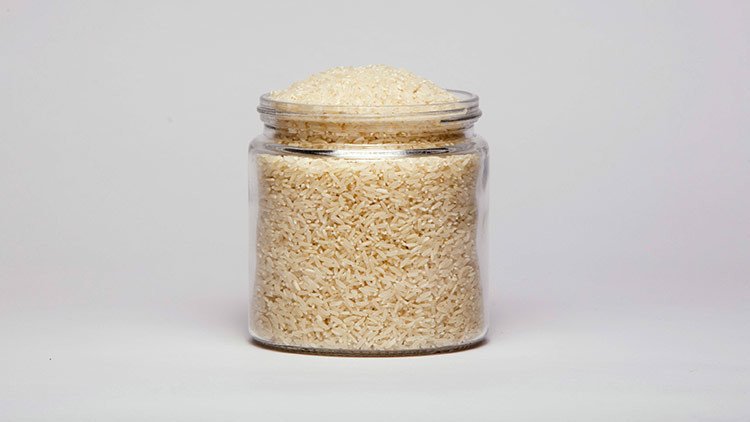 Encuentran arroz de plástico en los mercados de Kazajistán (VIDEO) 