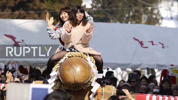 Jamás se creerán que esta increíble ceremonia japonesa tiene raíces religiosas (VIDEO) 