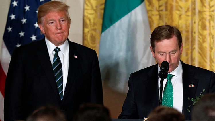 Trump recita "un proverbio irlandés" que realmente es un poema nigeriano (VIDEO)