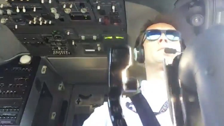 Piloto aterriza con su Boeing 737 en condiciones climáticas extremas (VIDEO)