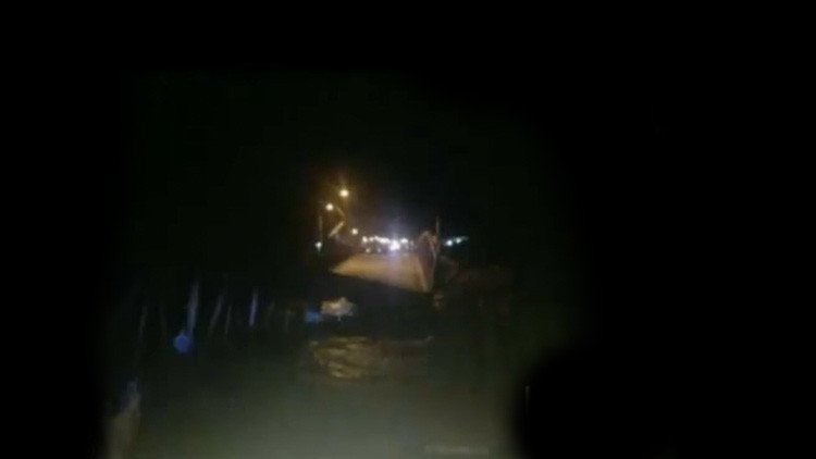 Perú: Colapso de puente vehicular tras las inundaciones deja incomunicado a Trujillo (FOTO Y VIDEOS)
