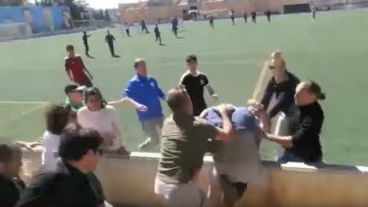 Batalla entre padres durante un partido de fútbol infantil en Mallorca