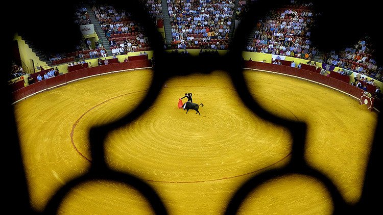 FUERTES IMÁGENES: Un toro de 526 kilos cornea gravemente a un torero mexicano 