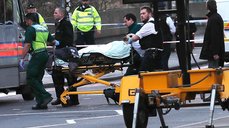 FOTOS: El heroico diputado que intentó reanimar a un policía herido en el atentado de Londres