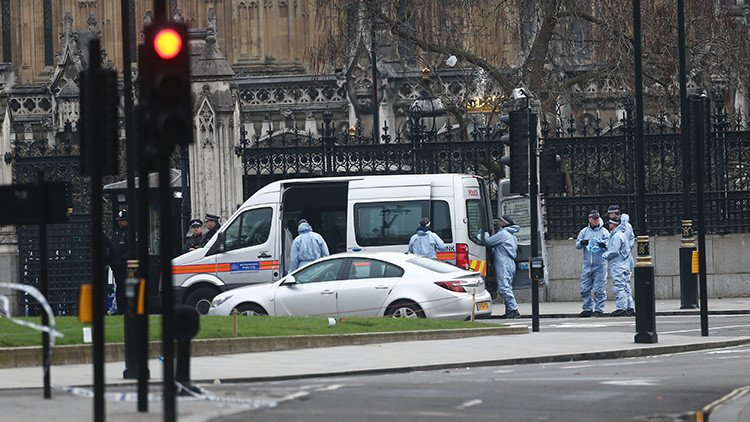Reino Unido: La Policía explota de forma controlada un paquete sospechoso en Londres