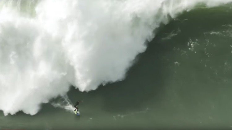 Las monstruosas olas que enloquecen a surfistas de todo el mundo y que te dejarán boquiabierto