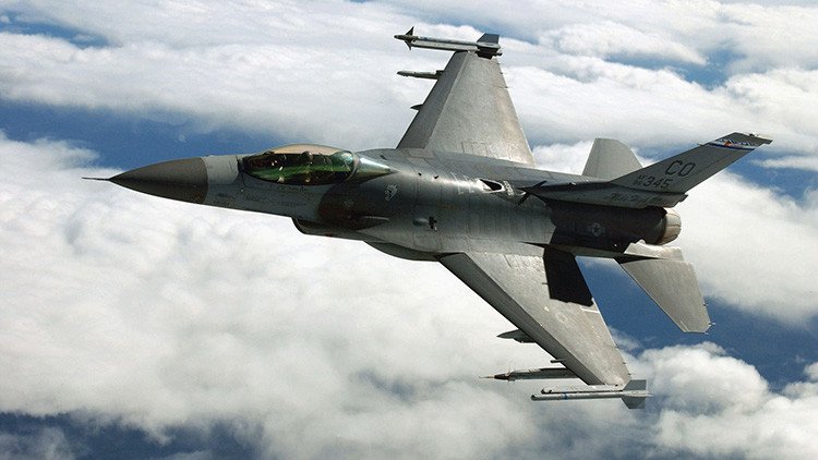 Avión de combate de EE.UU. arroja dos tanques de combustible en territorio surcoreano