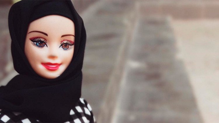 Tres mujeres de EE.UU. diseñan velos musulmanes para las muñecas Barbie
