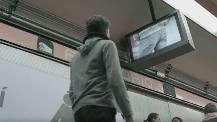¿Por qué muestran traseros de hombres en el metro de México?
