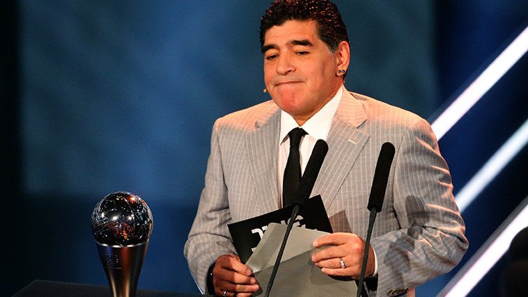 Maradona renuncia a su cargo de embajador de la FIFA