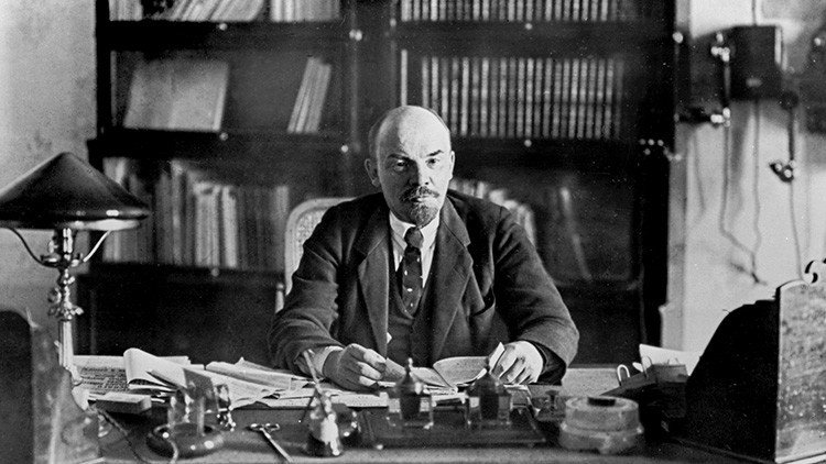 "Lenin estaría sorprendido de encontrarse convertido en momia" dice su biógrafo