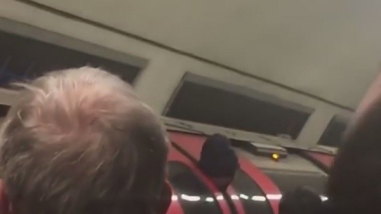 Las puertas del metro de Londres atrapan la cabeza de un pasajero