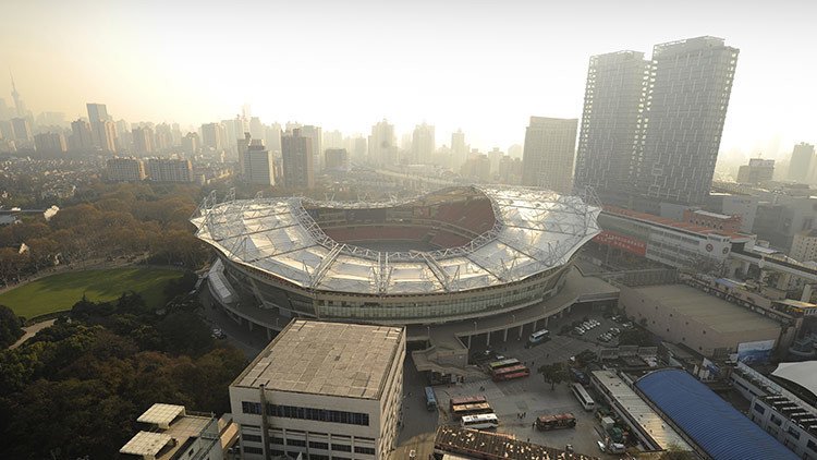 China: se registra un incendio en un estadio de Shanghái (VIDEO)