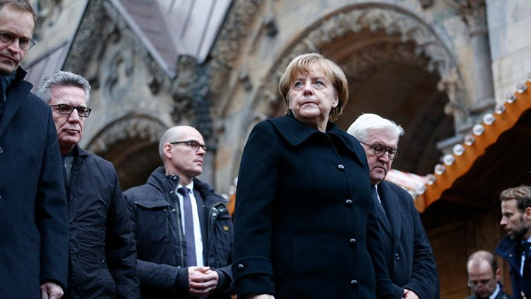 Politólogo enumera los tres principales errores de Merkel que afectan toda la UE