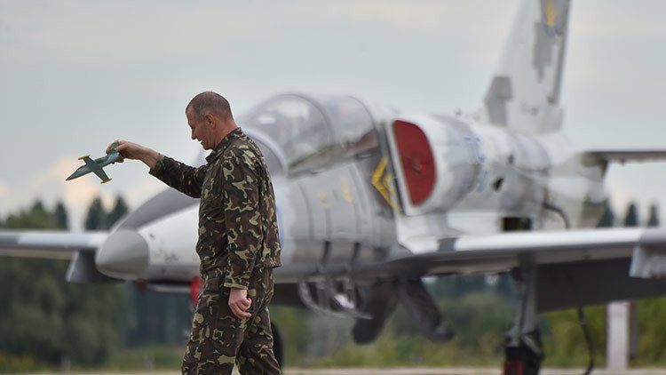 General de EE.UU: "Hay que considerar el suministro de armas letales a Kiev"