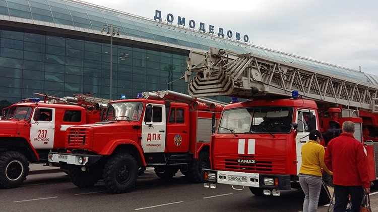 Camión de bomberos deja un muerto y cuatro heridos tras un atropello cerca de un aeropuerto de Moscú