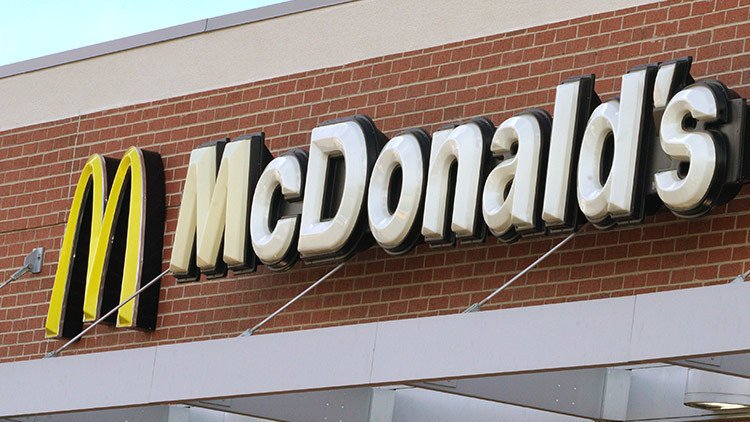 McDonald's anuncia el uso de carne fresca a pesar del "riesgo potencial" de contaminación