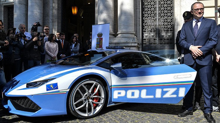 Así es el superdeportivo de lujo con el que la Policía italiana salvará vidas (fotos)