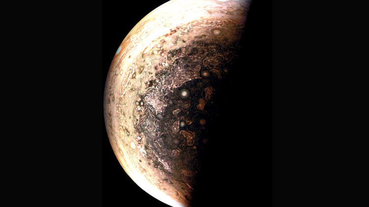 La NASA presenta impresionantes imágenes de Júpiter editadas por entusiastas