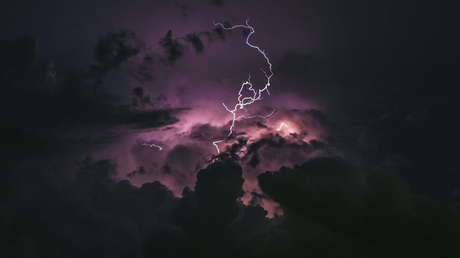 Belleza aterradora: Captan una tormenta de relámpago apocalíptica sobre el Amazonas (FOTOS)