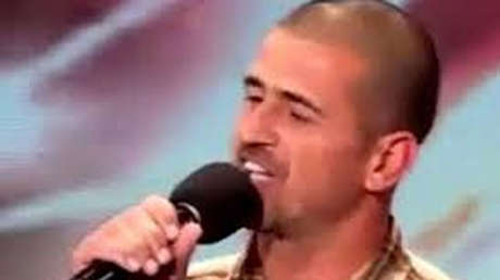 Canta para un 'reality' y la Policía lo reconoce como un pedófilo prófugo de la justicia