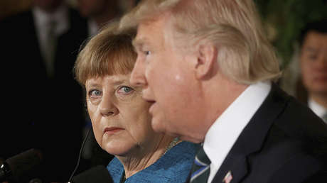 "Tenemos algo en común": La cara de Merkel tras una broma de Trump sacude la Red (MEMES)
