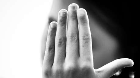 ¿Un peligro para la salud? Toda la verdad sobre las manchas blancas en las uñas