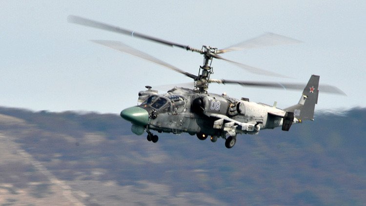 Video: Helicópteros rusos Ka-52 destruyen tanques y fortificaciones de los terroristas en Siria