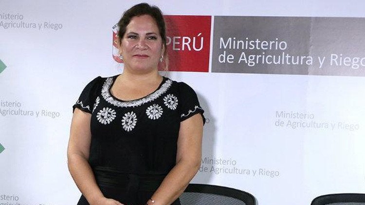 Ministerio peruano pide investigar a la viceministra que se bronceaba en plena emergencia nacional