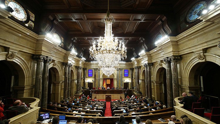 El Constitucional suspende la partida de los presupuestos catalanes para el referéndum